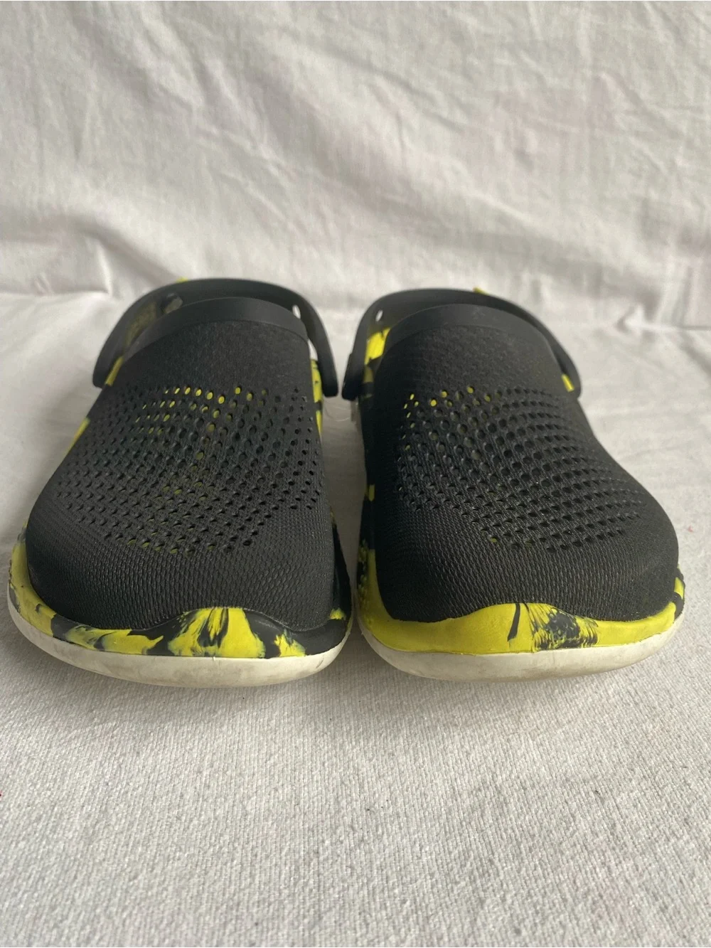 CROCS LiteRide 360 Marbled Clog in Black and Neon Yellow